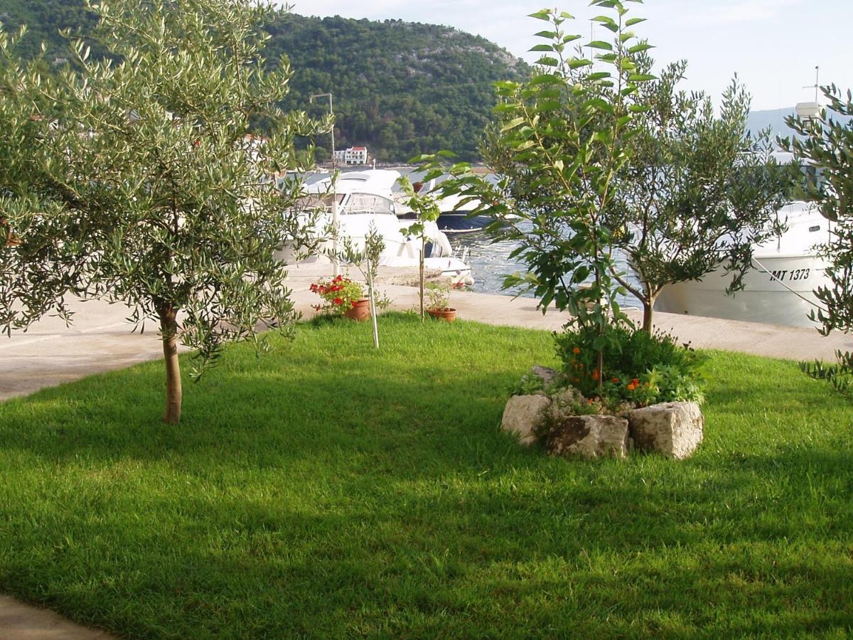 Apartments By The Sea Blace, Neretva Delta - Usce Neretve - 16068 ภายนอก รูปภาพ