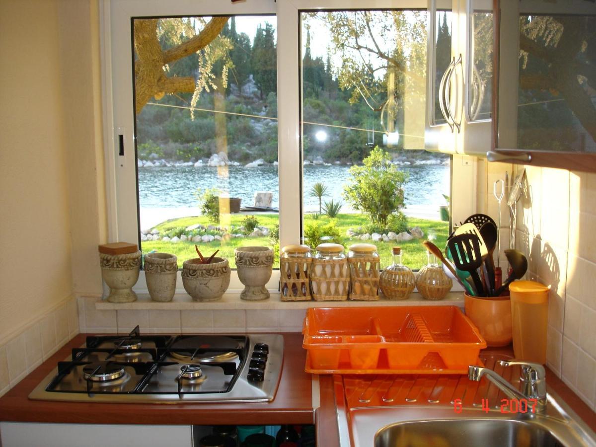 Apartments By The Sea Blace, Neretva Delta - Usce Neretve - 16068 ภายนอก รูปภาพ