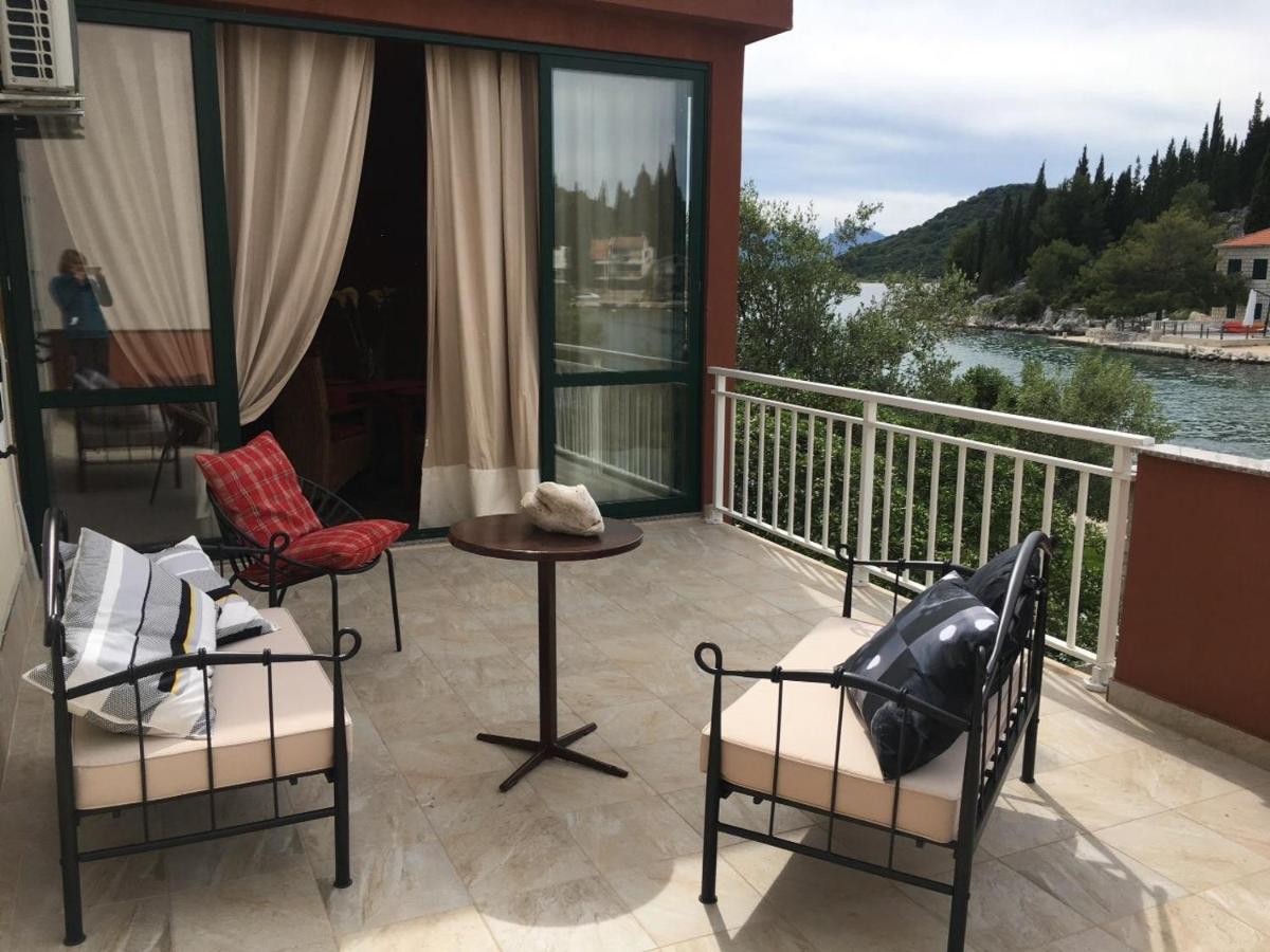 Apartments By The Sea Blace, Neretva Delta - Usce Neretve - 16068 ภายนอก รูปภาพ